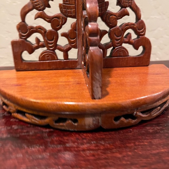 Ornate Wooden two sided shelf - Picture 8 of 15